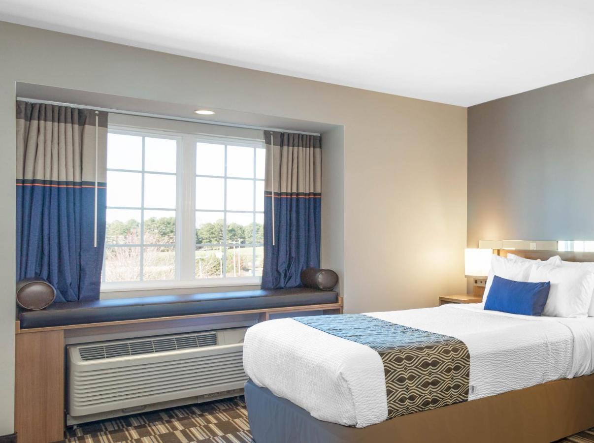 Microtel Inn Suites By Wyndham Саут Хил Екстериор снимка