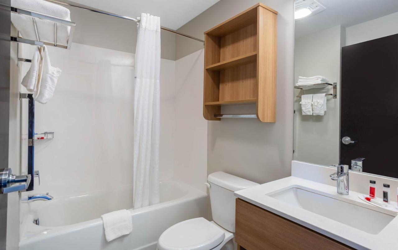 Microtel Inn Suites By Wyndham Саут Хил Екстериор снимка