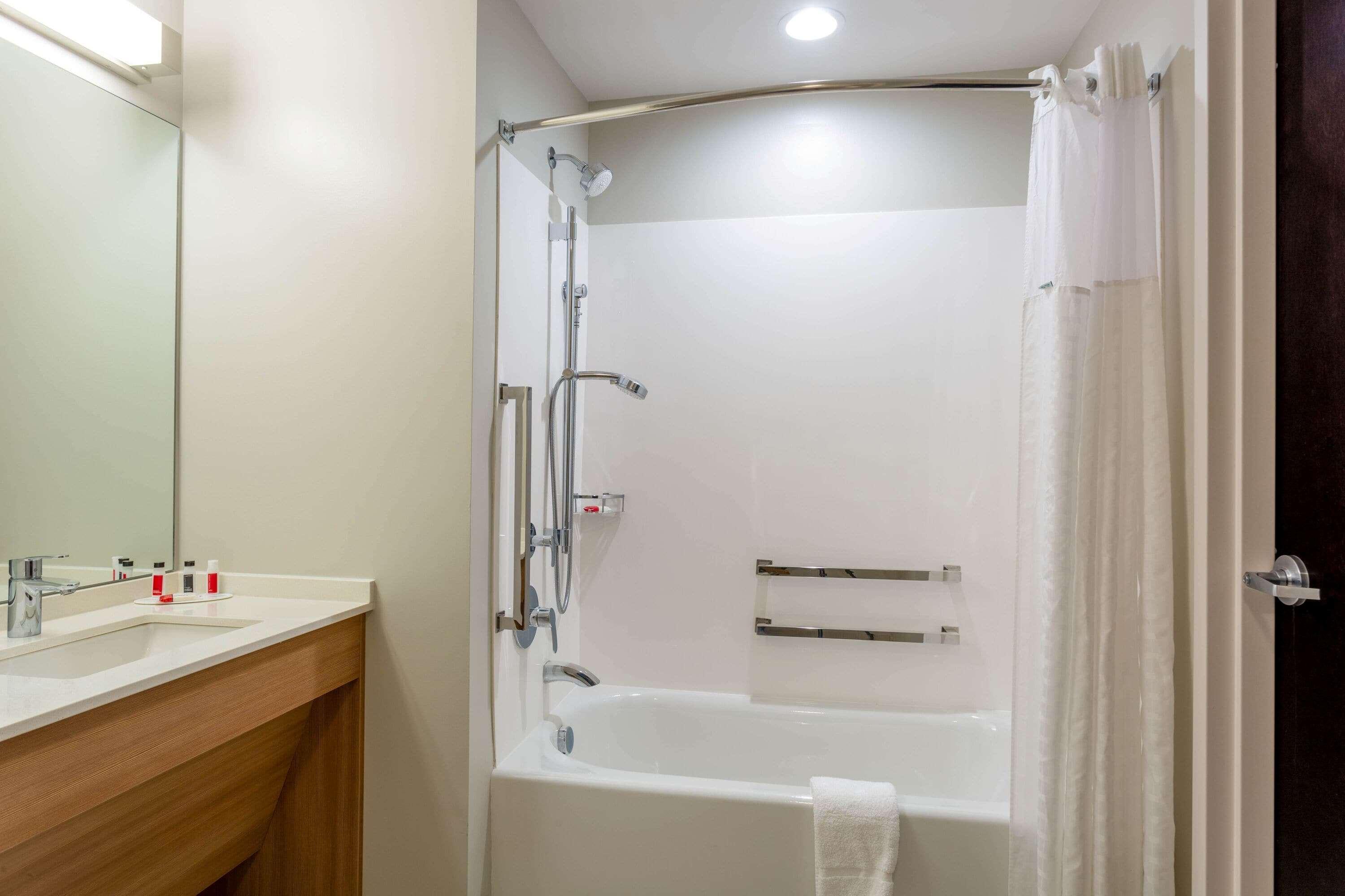 Microtel Inn Suites By Wyndham Саут Хил Екстериор снимка