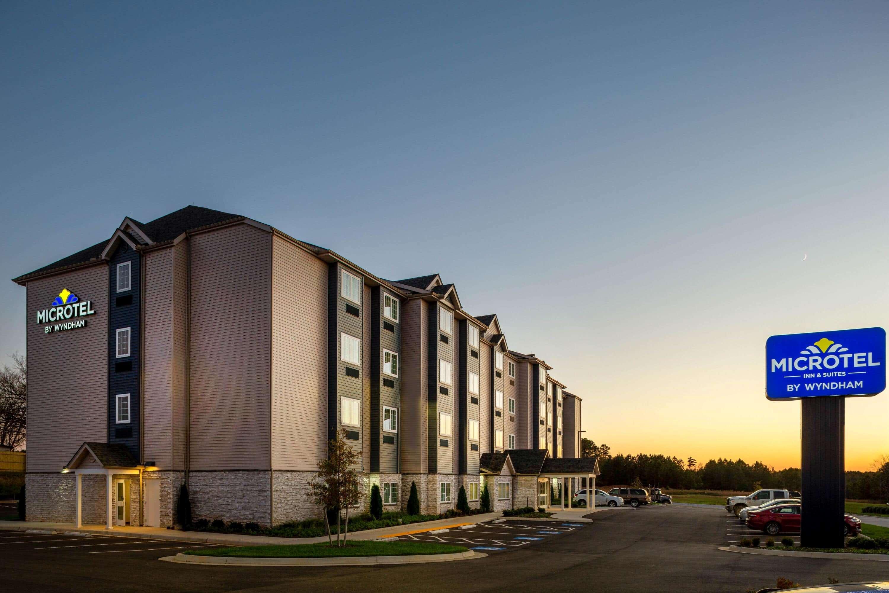 Microtel Inn Suites By Wyndham Саут Хил Екстериор снимка