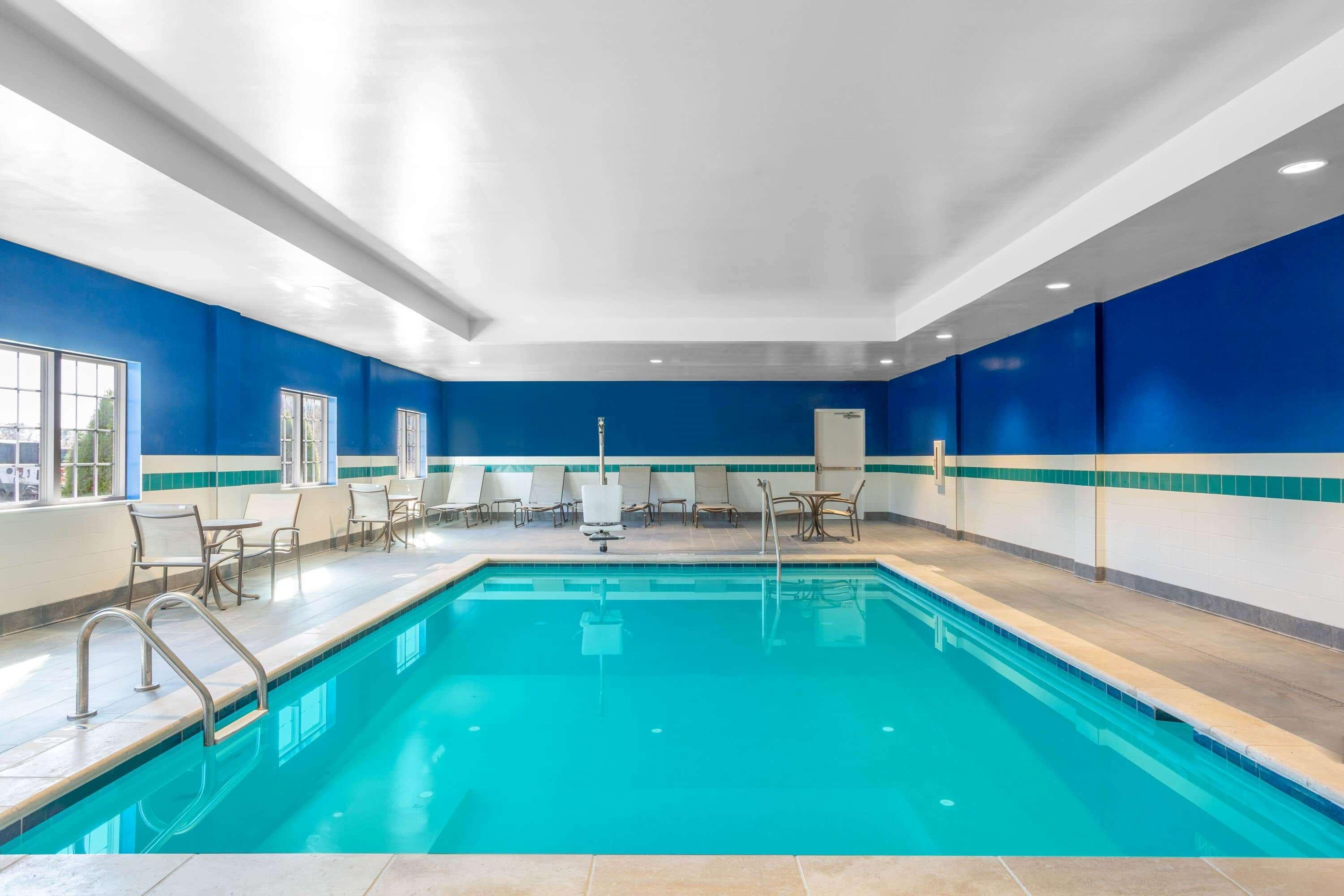 Microtel Inn Suites By Wyndham Саут Хил Екстериор снимка